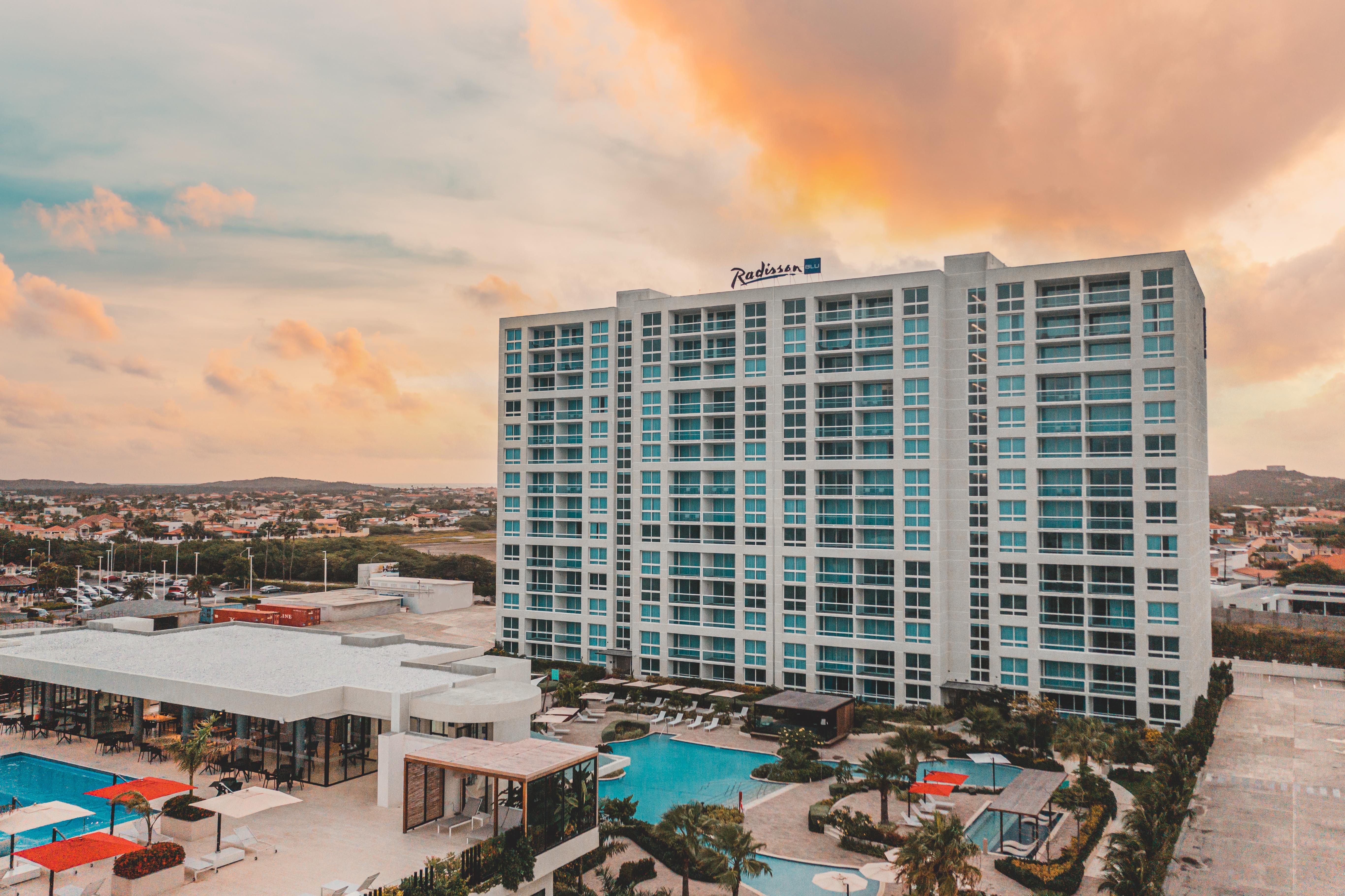 Hotel Radisson Blu Aruba Palm Beach Exterior foto